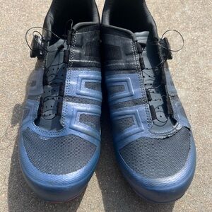 Pearl Izumi Black and Blue Cycling Shoes